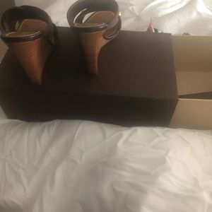 AUTHENTIC LOUIS VUITTON SANDALS SIZE 6 1/2